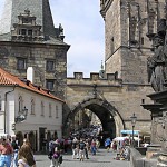 Praag - ingang Mala Strana vanaf de Karelsbrug