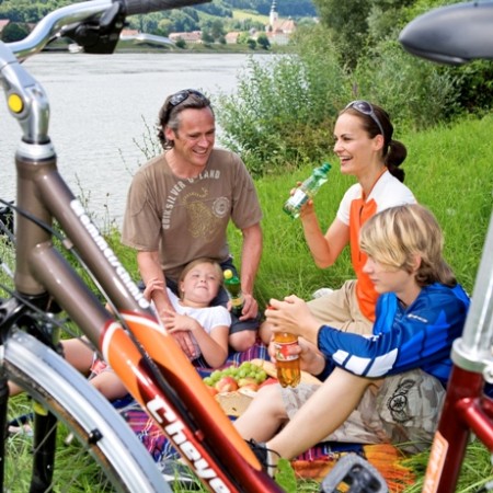 Donauroute met kinderen, familiehotels Donauroute, fietsvakantie met kinderen, Donauroute, fietsreis met kinderen