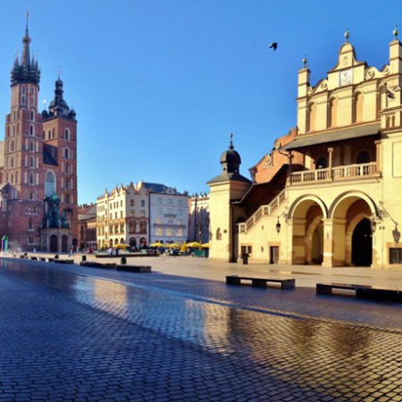 Grote Markt Krakau met Lakenhal en Mariakerk