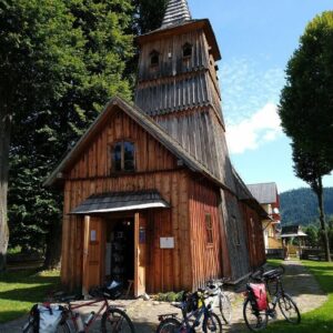 Fietsvakantie Polen Fietsen Dunajec houten kerkje
